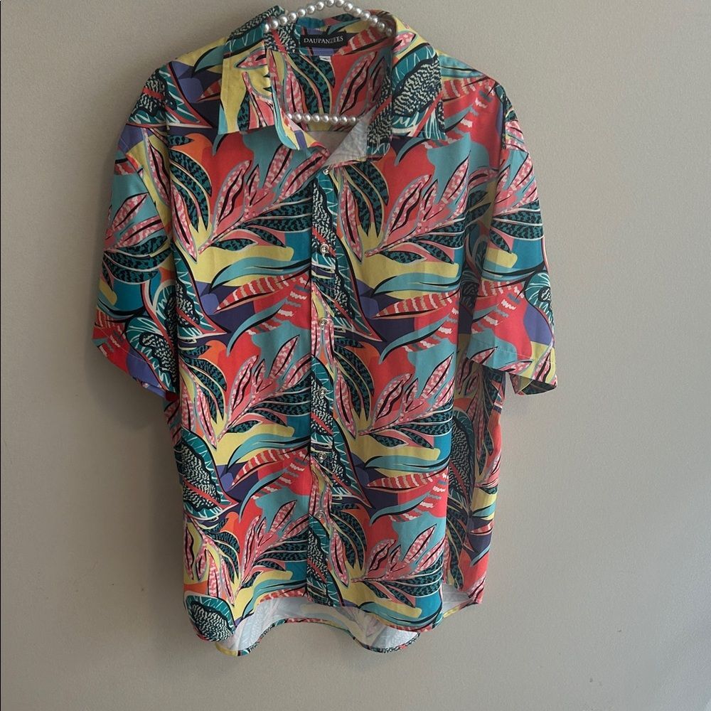 Daupanzees Men’s Multi Color Floral Button Up Shirt. Size XL